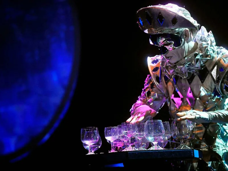 GODDESS OF CRISTAL GLASS