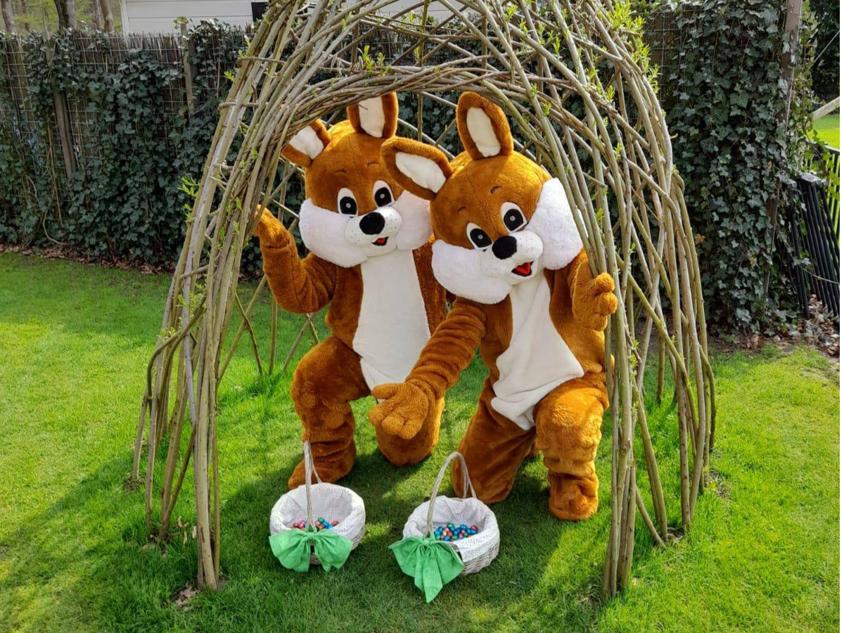 Knuffelen met Puck & Pien Paashaas